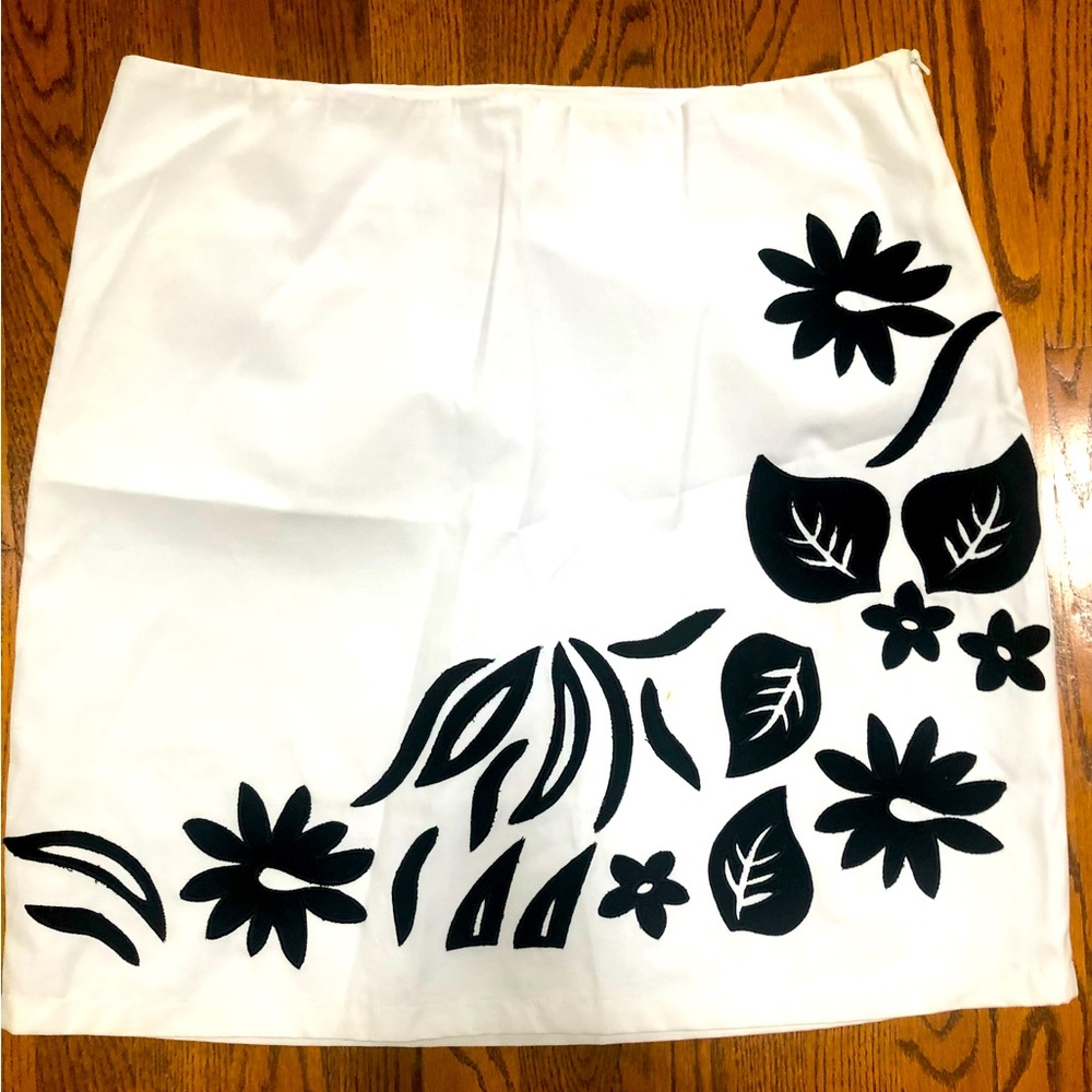 BOCA RATON NEW OLD STK BEACH RESORT   ELIM White Skirt w/ Blk Flowers Size 18